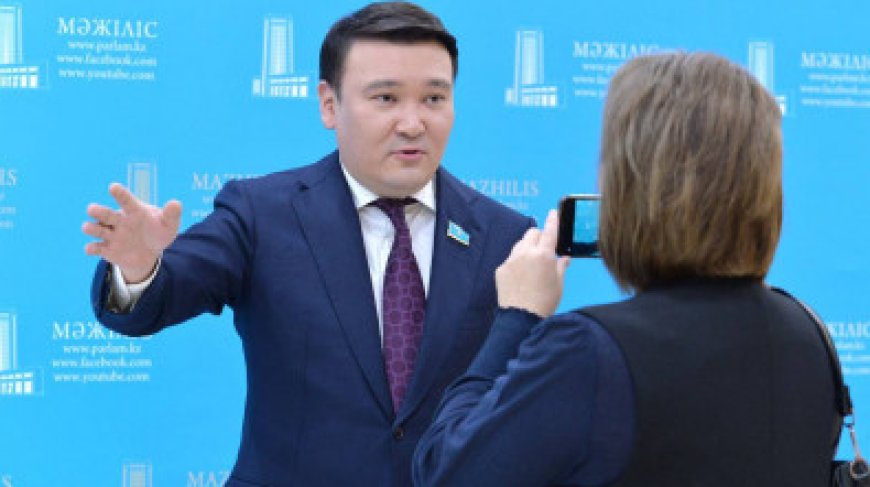 «Назарбаевтай құзыретім жоқ»: Мақсат Толықбай басы дауға қалған інісіне қатысты пікір білдірді