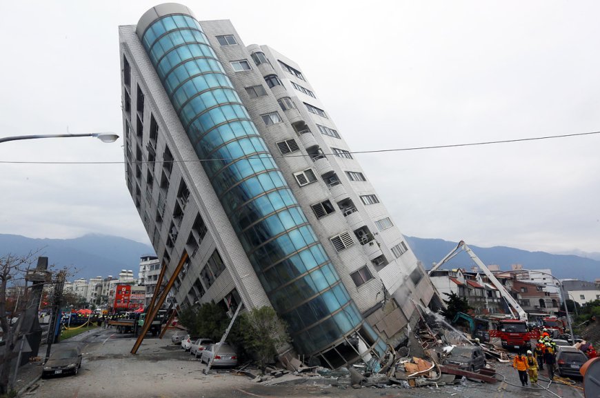 «Арты цунамиге ұласты»: Тайваньда сұмдық жер сілкінісі болды (ВИДЕО)