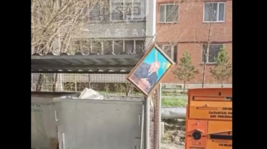 Астанада біреулер Назарбаевтың портретін қоқыс контейнеріне іліп кеткен (ВИДЕО)